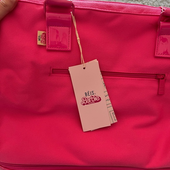 Sold Beis Mini Barbie Weekender - Picture 2 of 5